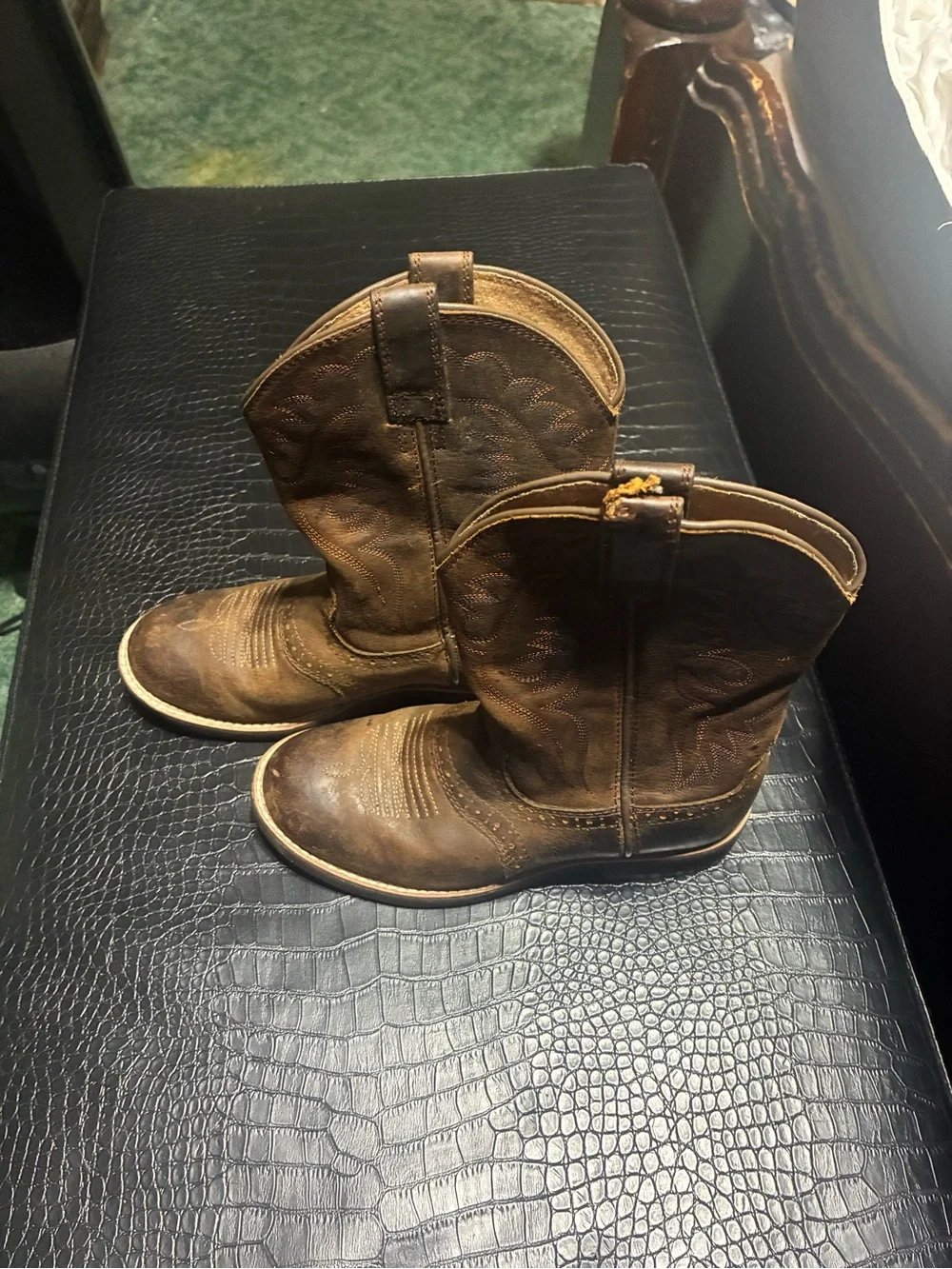 Ariat classic pull